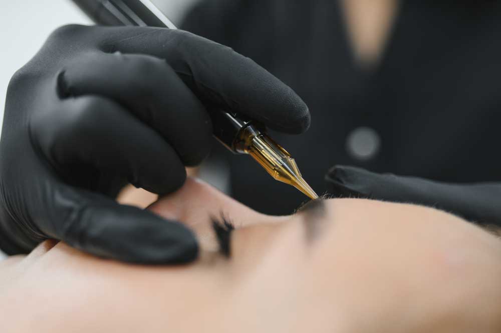 Szépségipari karrier: hogyan válj sikeres kozmetikussá vagy sminktetoválóvá?